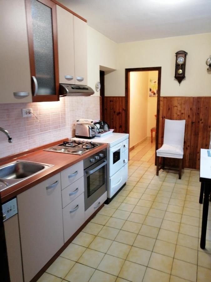 Lovinac  Holiday Home Nada I Milan מראה חיצוני תמונה