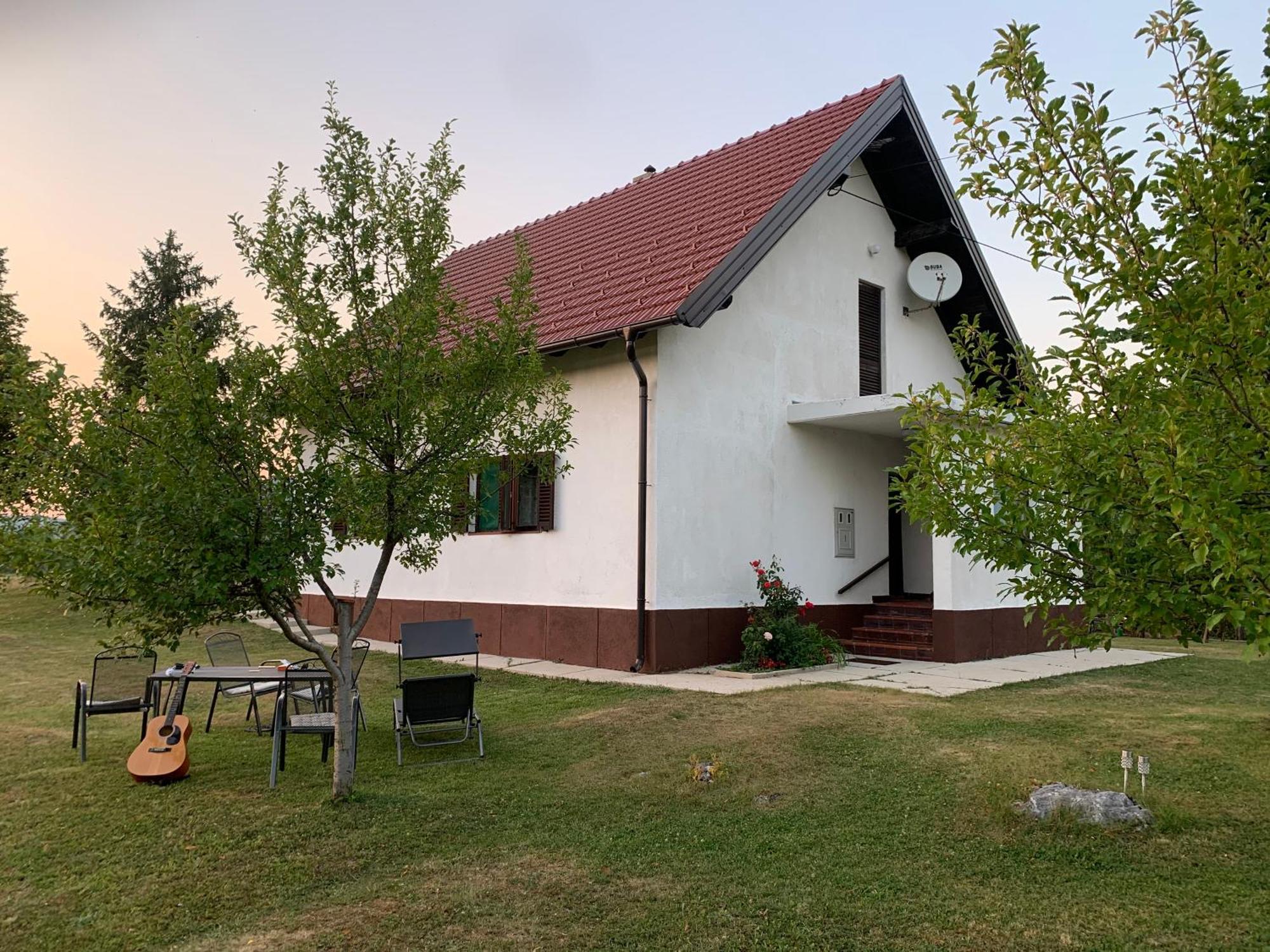Lovinac  Holiday Home Nada I Milan מראה חיצוני תמונה