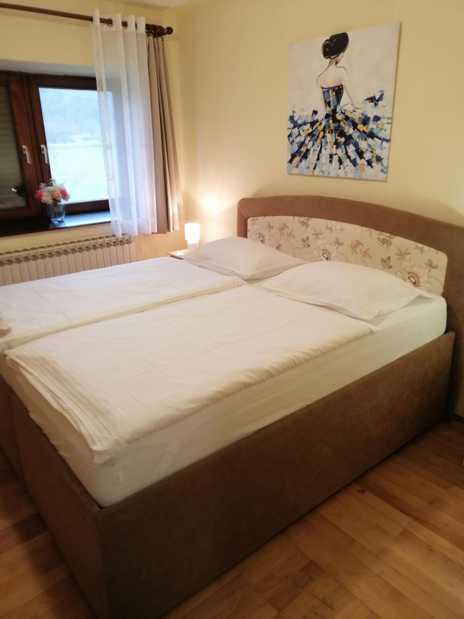 Lovinac  Holiday Home Nada I Milan מראה חיצוני תמונה